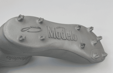 3D-gedrucktes Teil mit feiner Oberfläche und geprägten Details